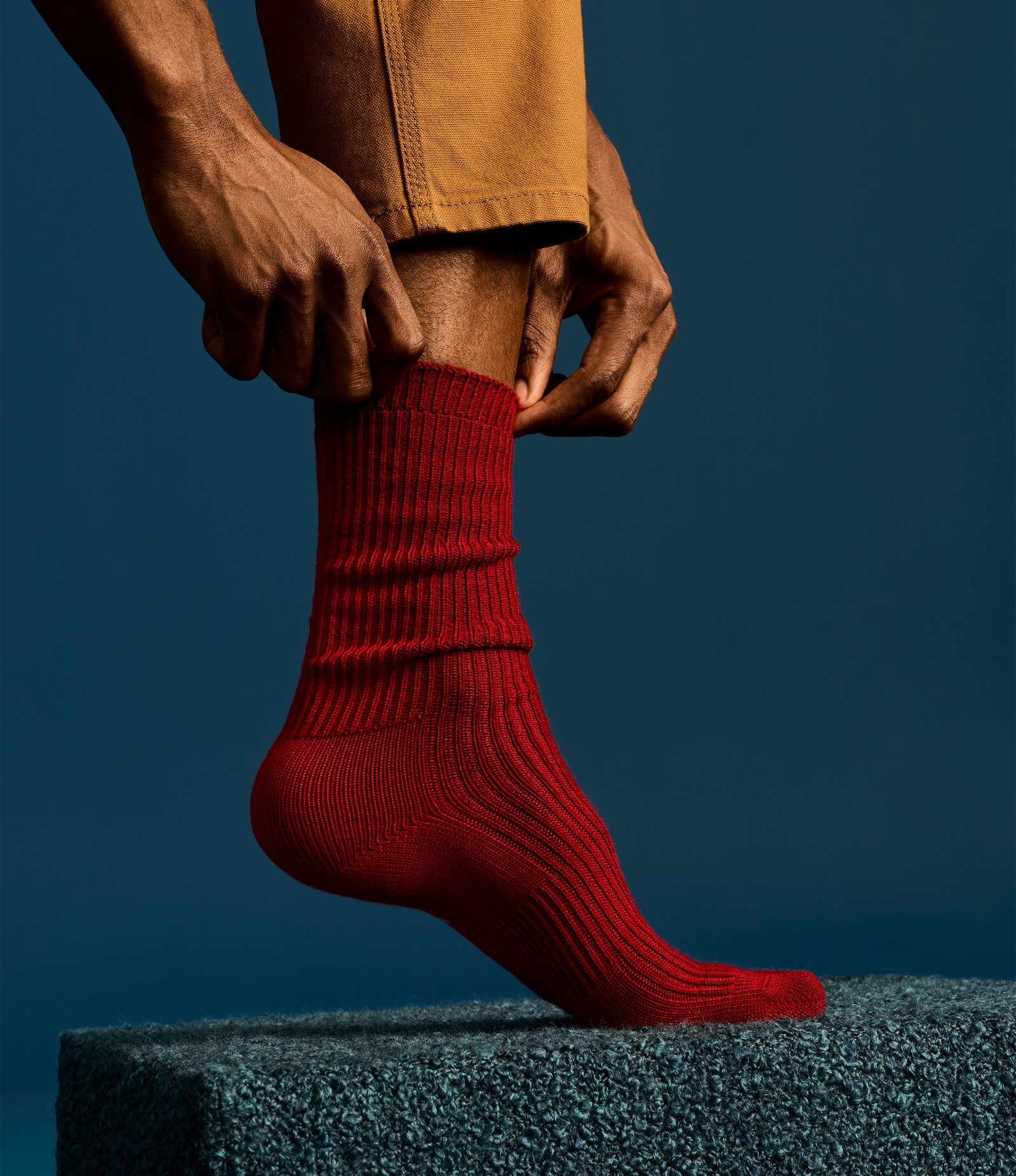 official-bombas::10029-richcrimson-adult-male-onmodel-0-transparent.png