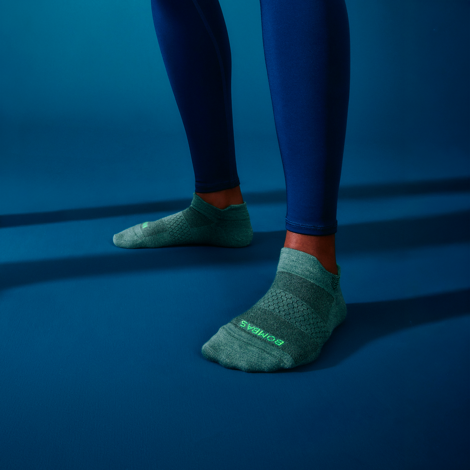 official-bombas::10072-easysage-oceanshadow-adult-unisex-onmodel-0-transparent-v3.png