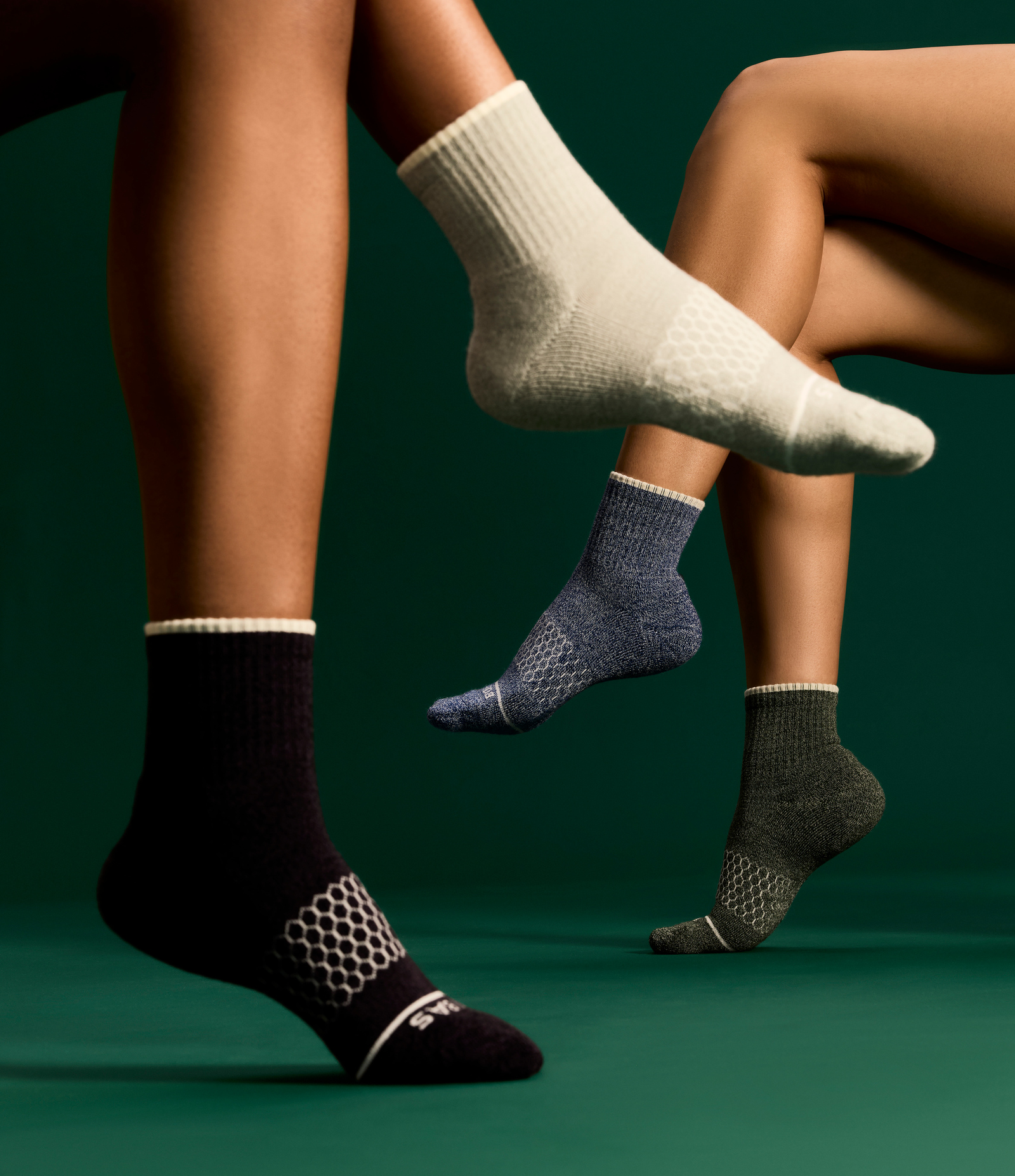 official-bombas::10287-4u-unisex-onmodel-0-transparent.png