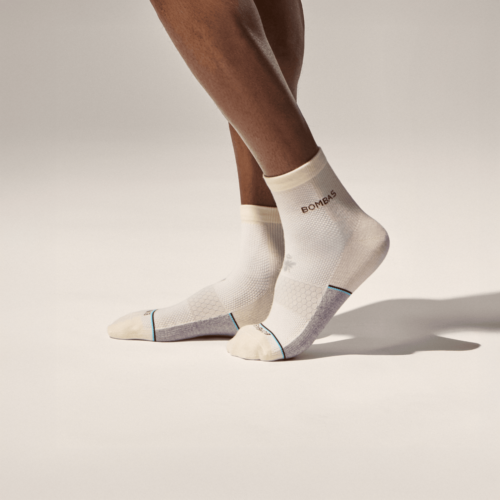 official-bombas::10441-cottoncloud-adult-unisex-onmodel-0-transparent.png