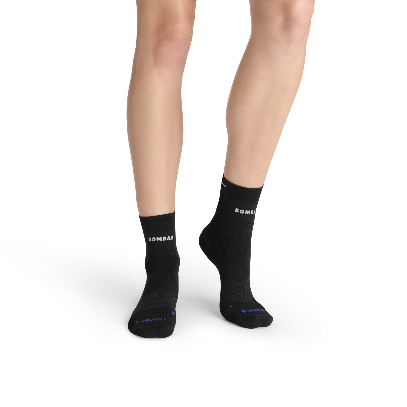 official-bombas::10885-black-adult-female-onmodel-2-transparent-v2.png