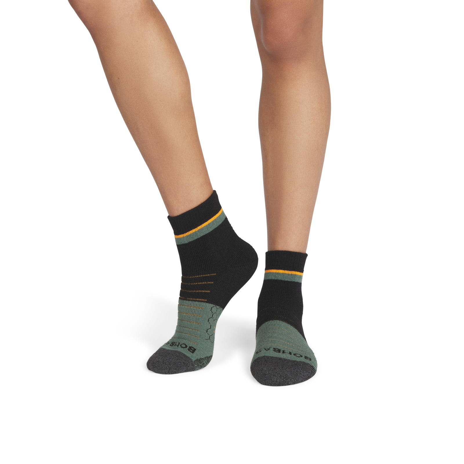 official-bombas::8875-black-adult-female-onmodel-2-transparent.png