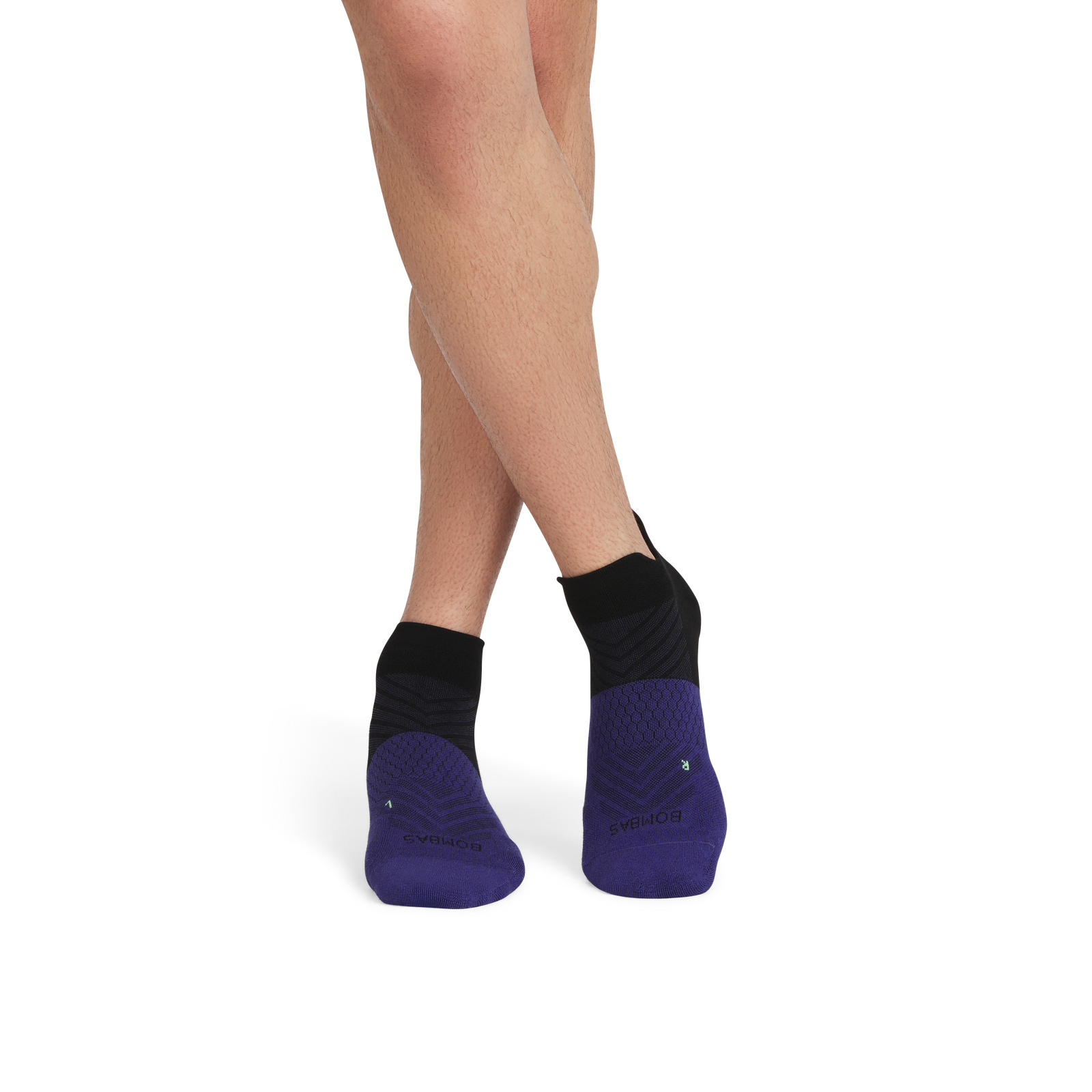 official-bombas::9150-black-lightindigo-adult-male-onmodel-2-transparent.png