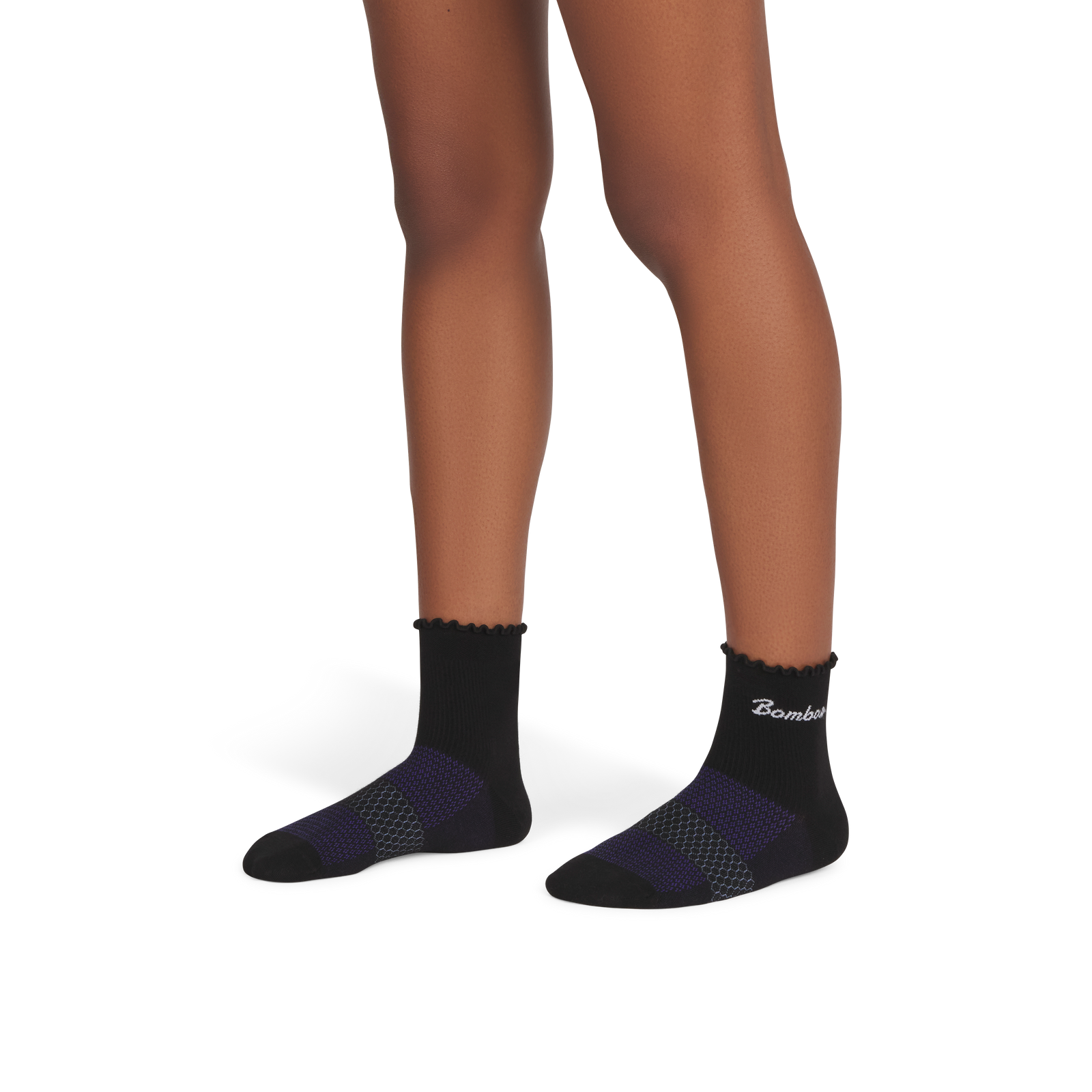 official-bombas::9161-black-adult-female-onmodel-2-transparent.png