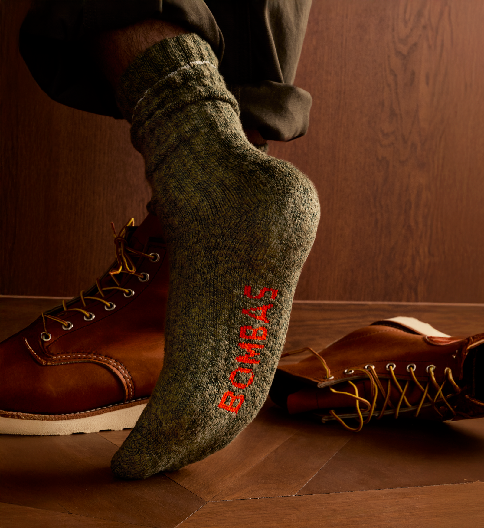 official-bombas::9937-darkbalsalm-slategreen-adult-unisex-onmodel-0-transparent.png