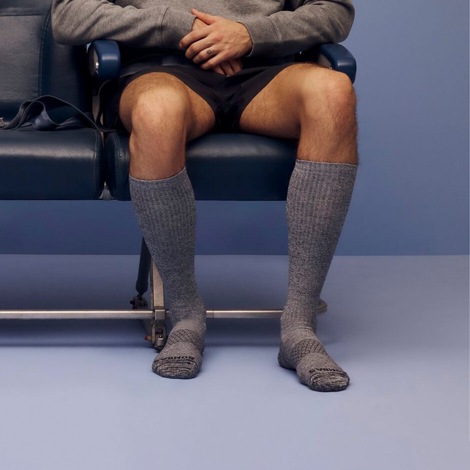 official-bombas::men-s_everyday_compression__15-22mhg__black_grey3.jpg